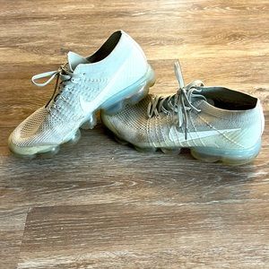 Nike Vapormax Style Sneakers. Size 42. Gray. Used.